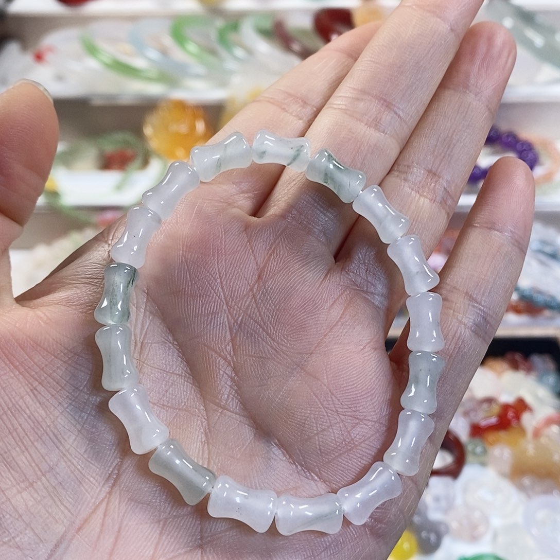 小***"石英质玉未镶嵌手链