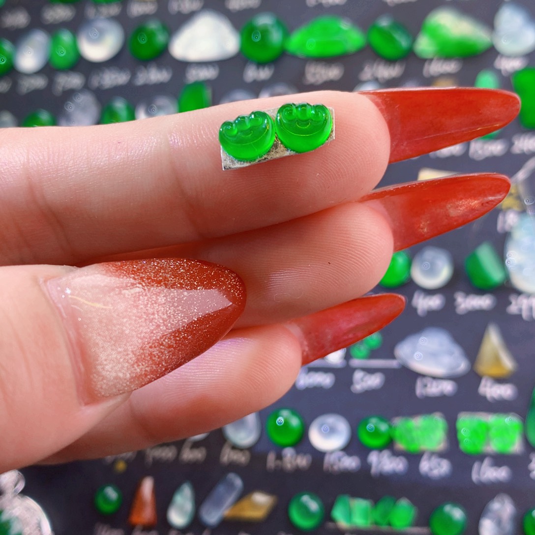 翡翠未镶嵌颈饰如意