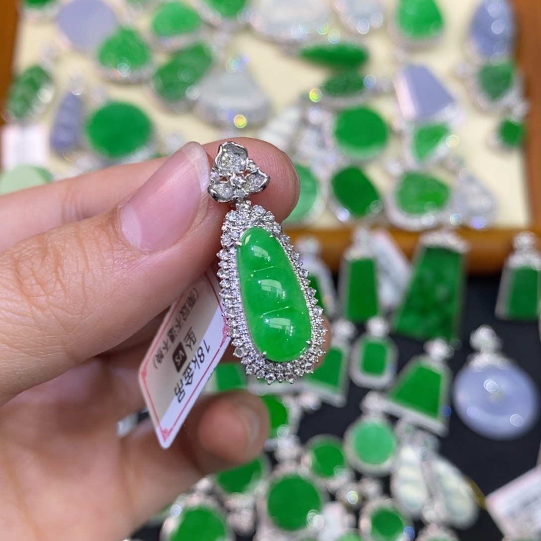 翡翠吊坠(不含链)18K金镶嵌