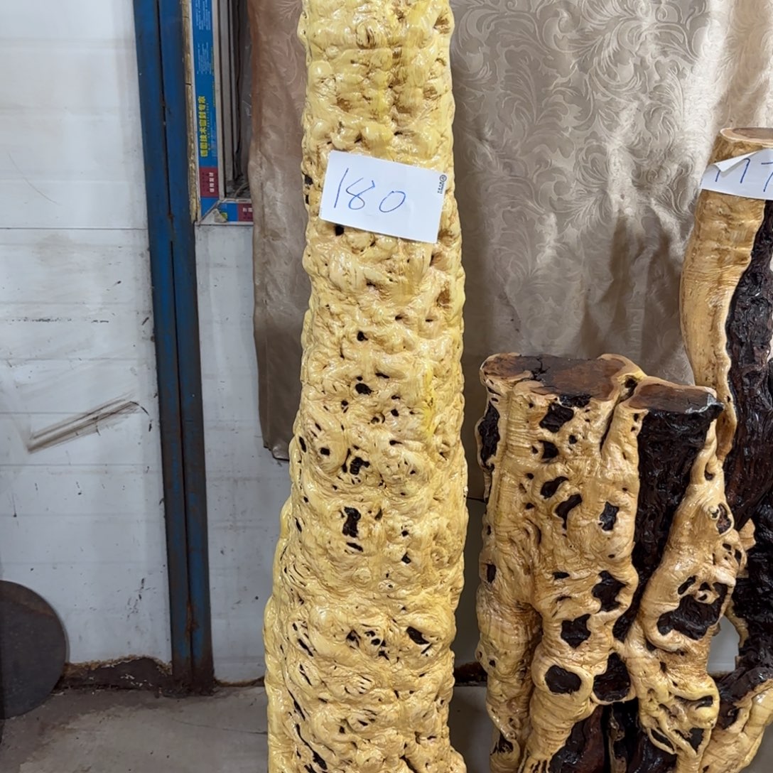 秦***子龙纹鸡心枣木手工艺品 