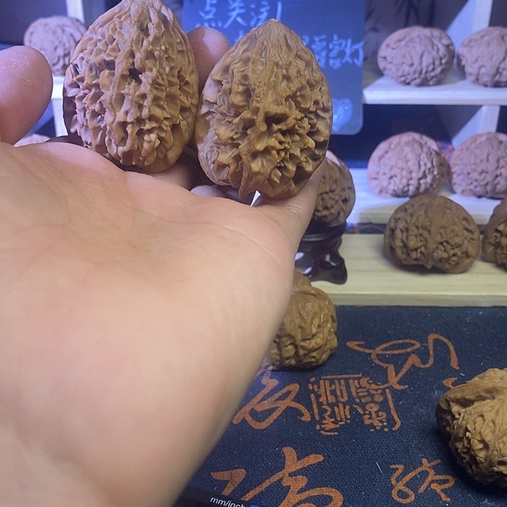 文玩核桃吊坠招财鼠鸡心