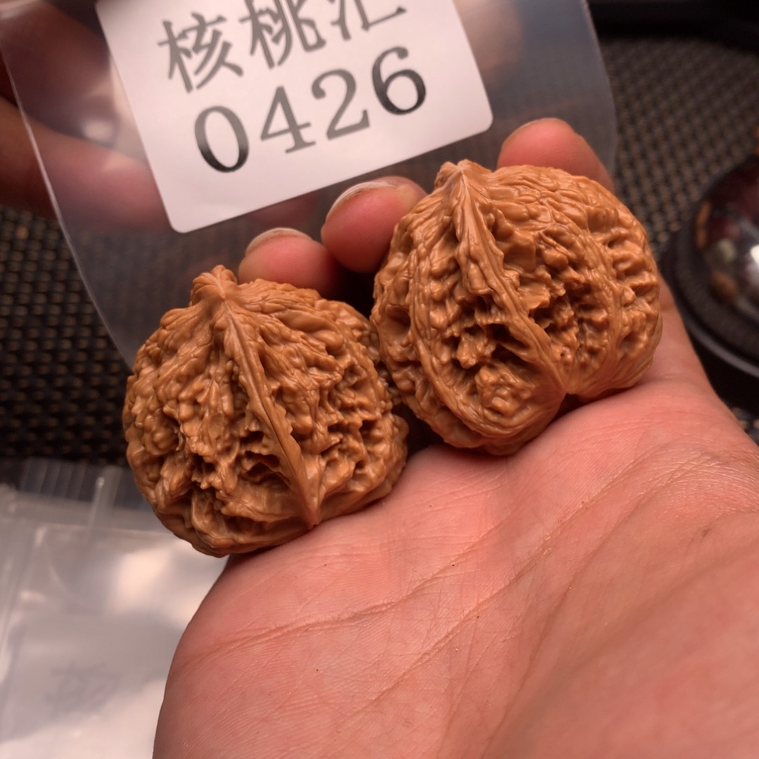文玩核桃吊坠虎头半臂
