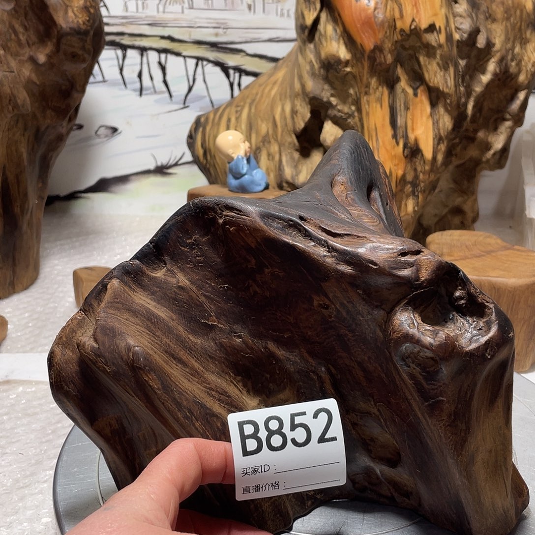 M***4玉木（非红木类）土沉香香木摆件