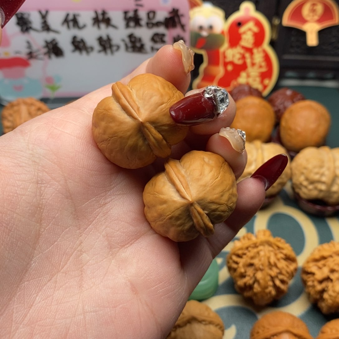 文玩核桃把件海豚