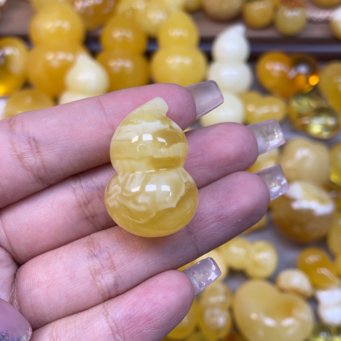 奔***儿琥珀未镶嵌珠宝奇石