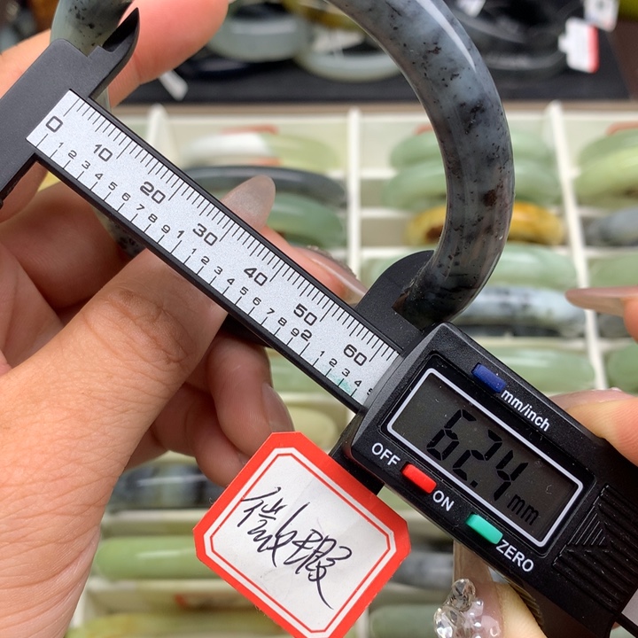 蛇纹石玉未镶嵌手镯7