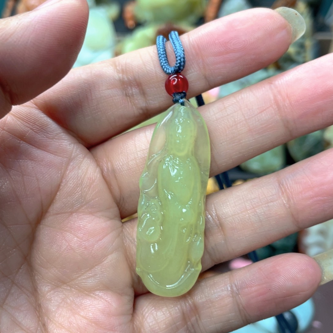 蛇纹石玉颈饰未镶嵌