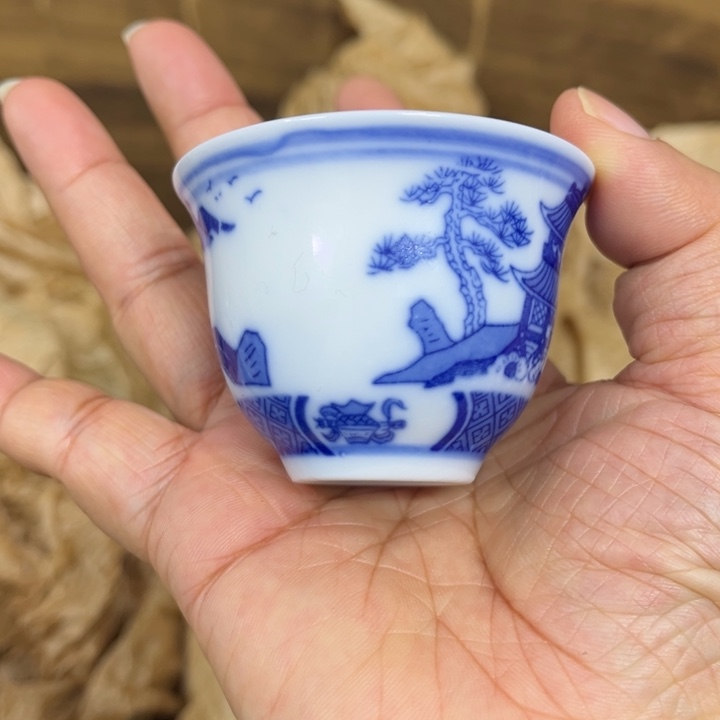 景德镇瓷器博物陈列中心是我国