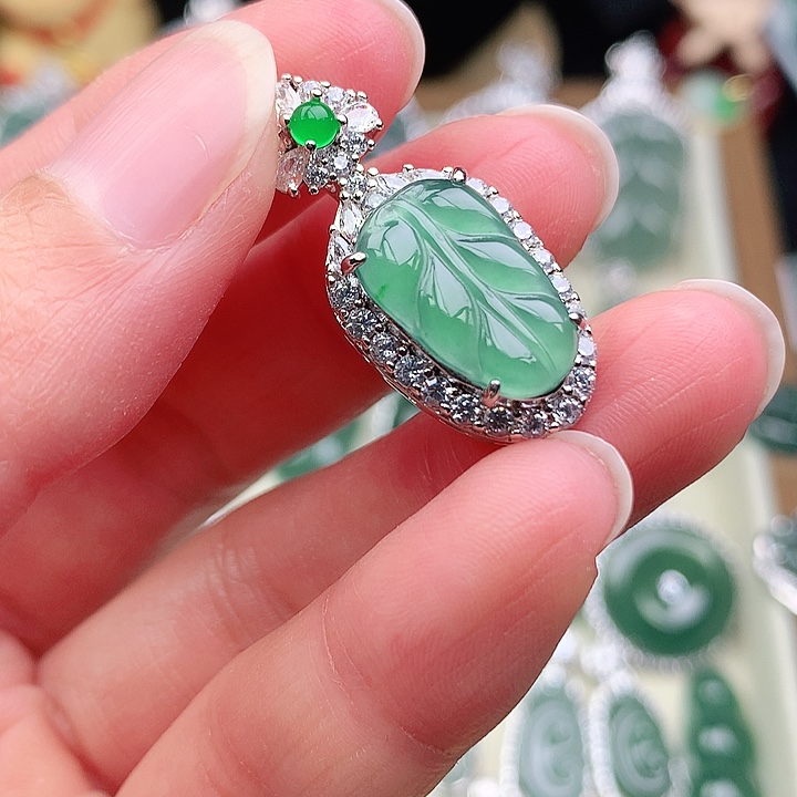 颈饰未镶嵌翡翠吊坠