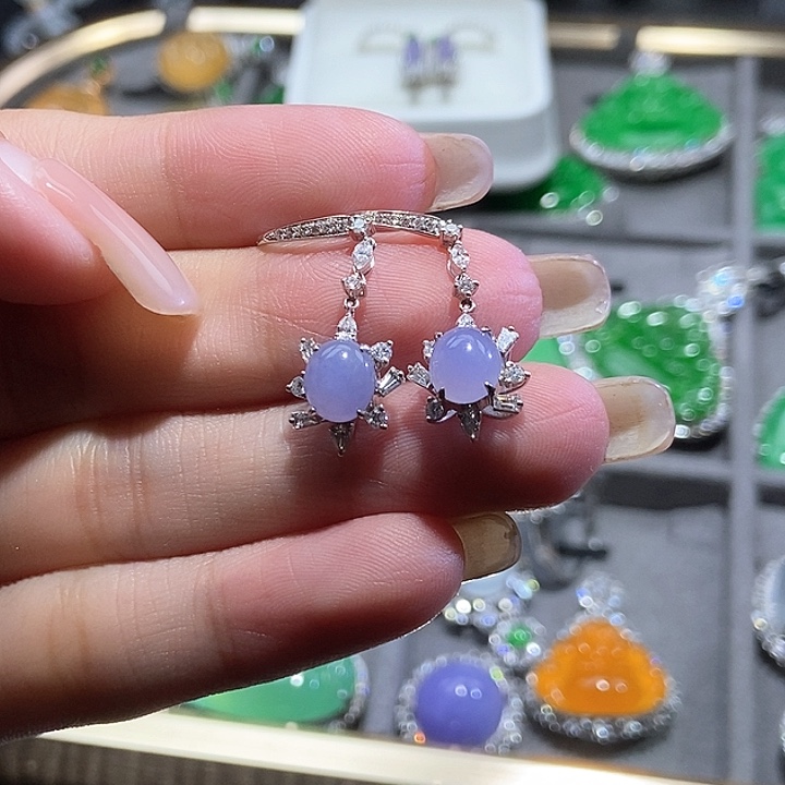 颈饰18K金镶嵌翡翠