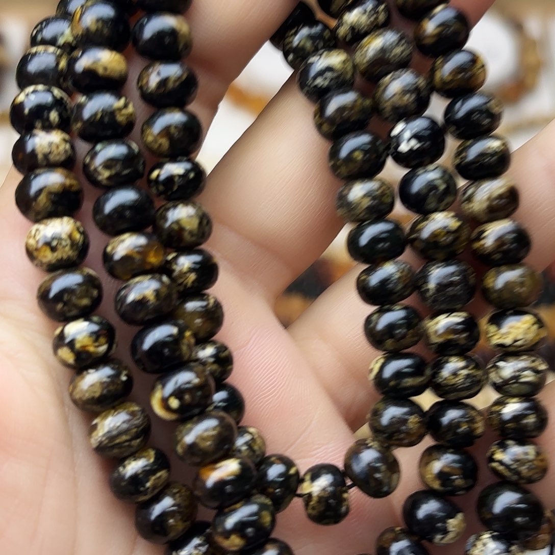 疾***酒琥珀未镶嵌裸石八91397