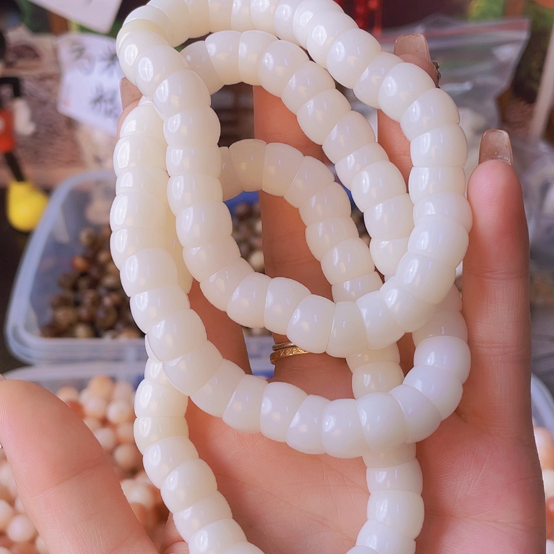 白玉菩提吊坠3条精品猪大肠手串