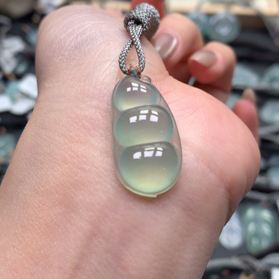 翡翠颈饰未镶嵌豆子