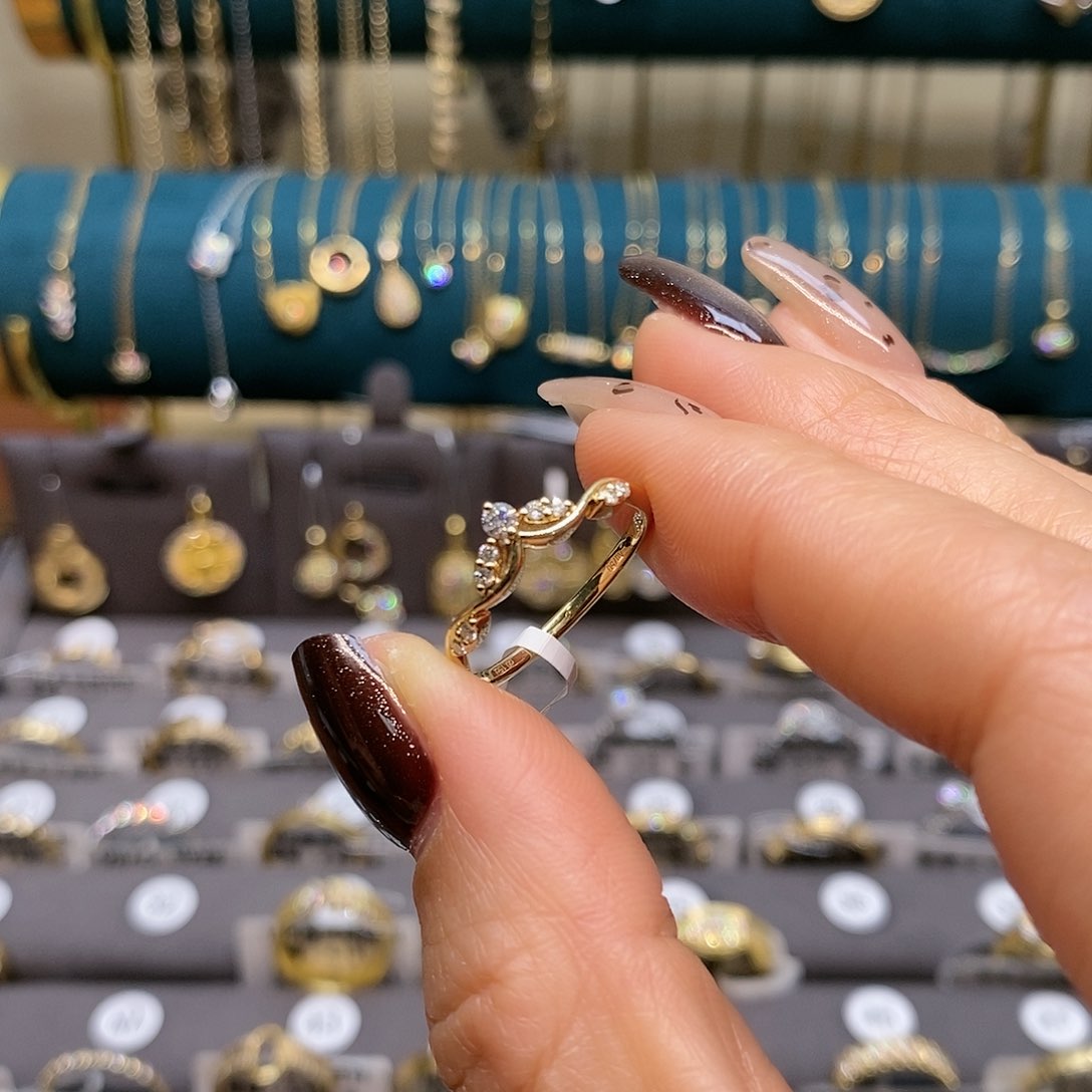 钻石戒指18K金镶嵌天然钻石