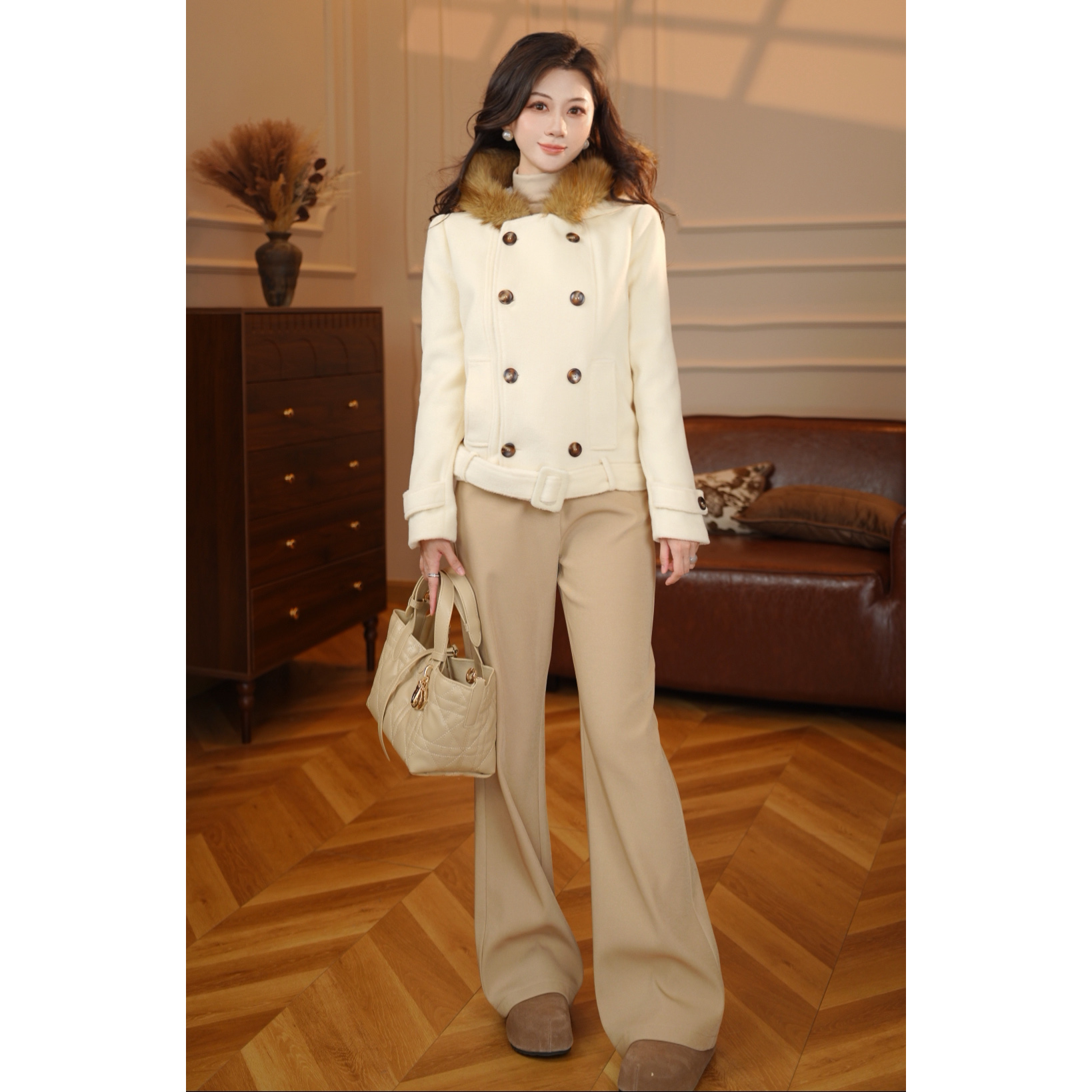 【张小小】【加绒加厚】毛领双排扣短款大衣连帽外套女收腰秋冬D4385