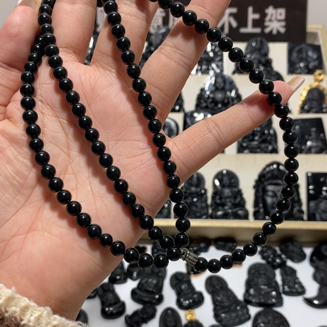 翡翠颈饰未镶嵌小**s翡翠