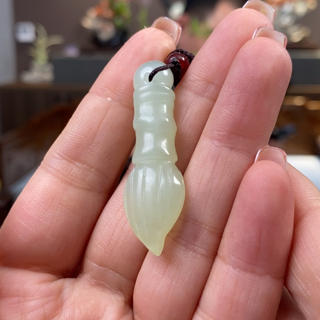 蛇纹石玉挂件未镶嵌