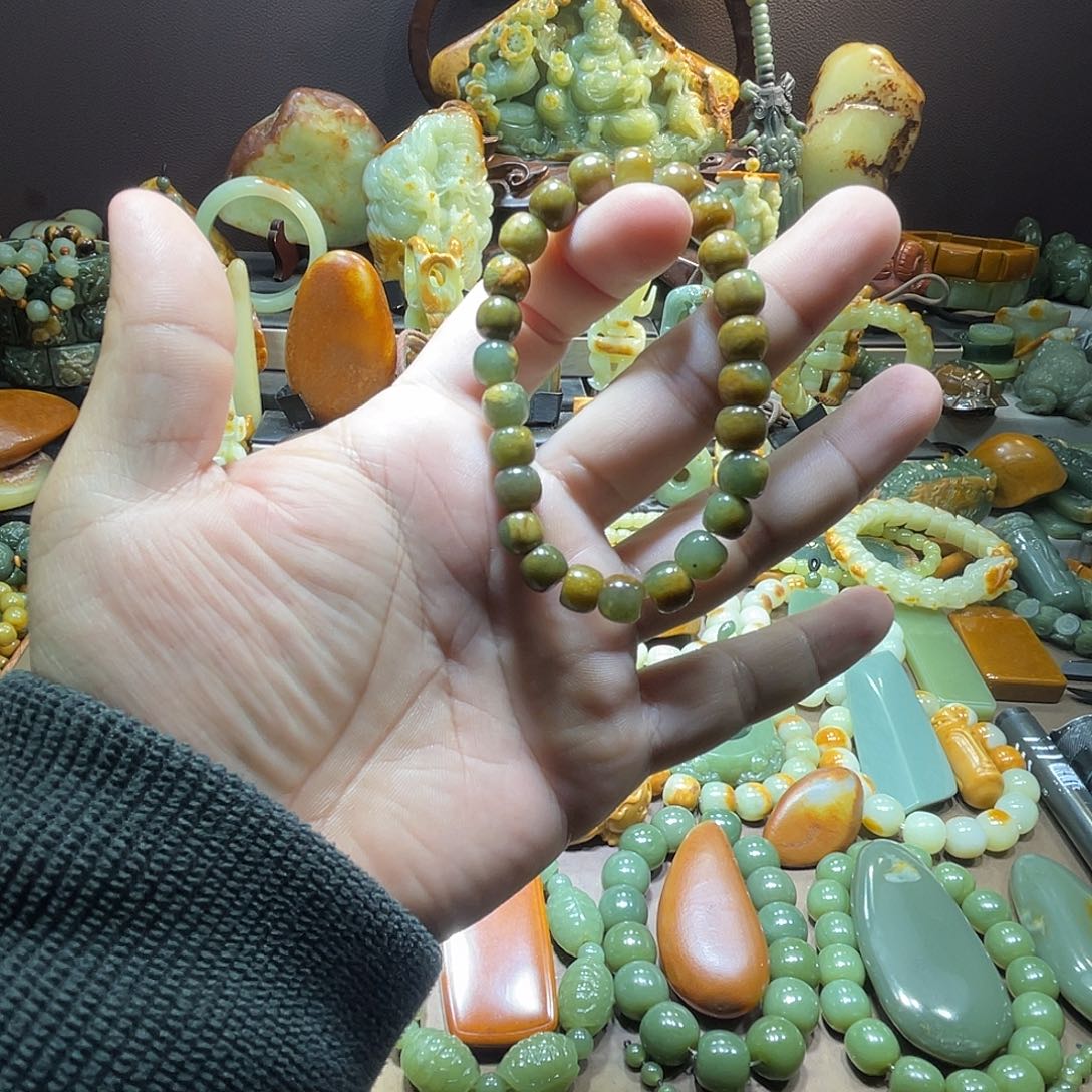 透闪石质玉未镶嵌珠宝奇石