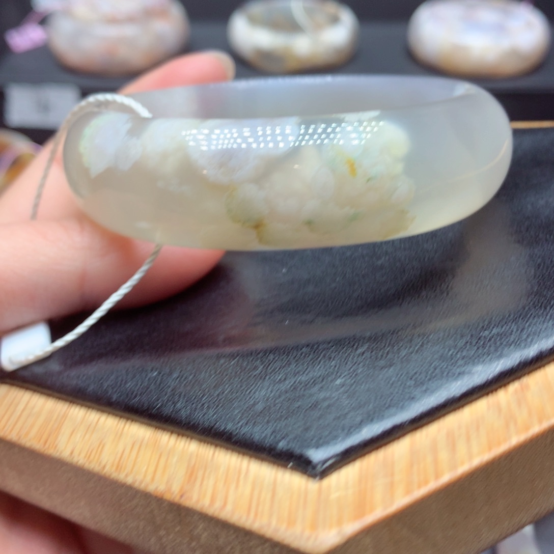 玛瑙/玉髓手镯未镶嵌明**期3