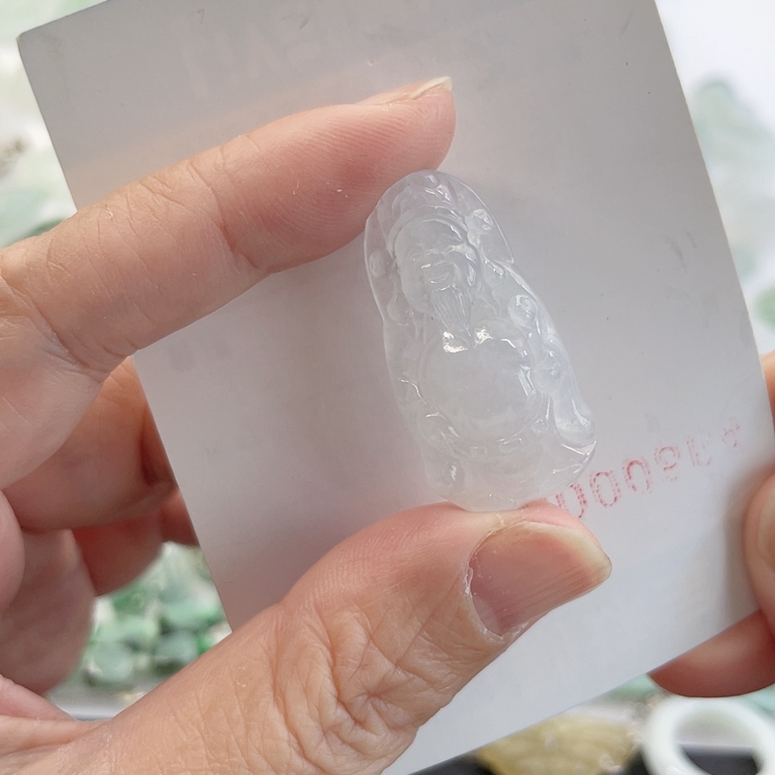 翡翠未镶嵌颈饰冰财神