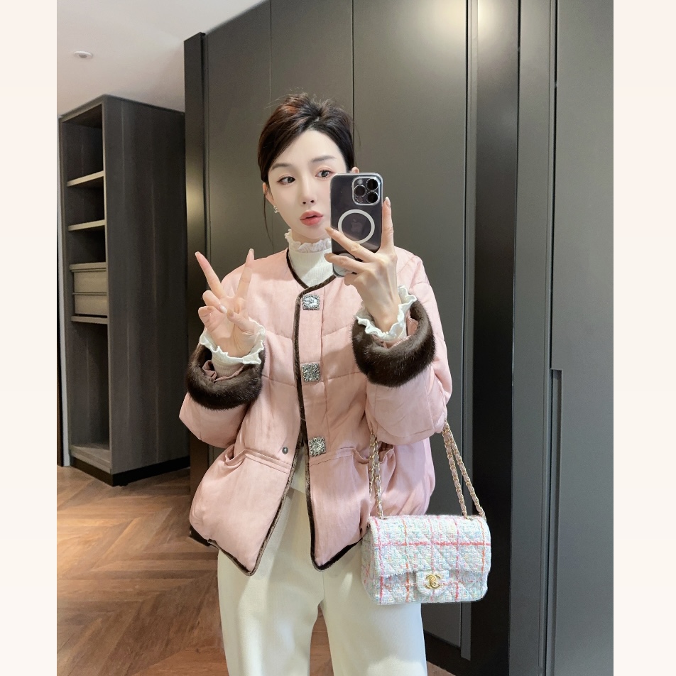 【大静静】方钻水晶扣~粉色圆领鹅绒服1903