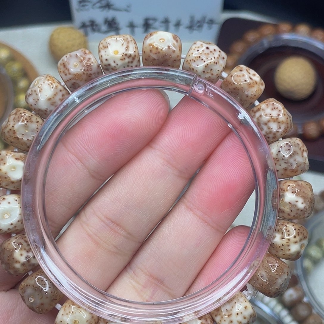 星月菩提吊坠10x9酒红玉化料手工无相