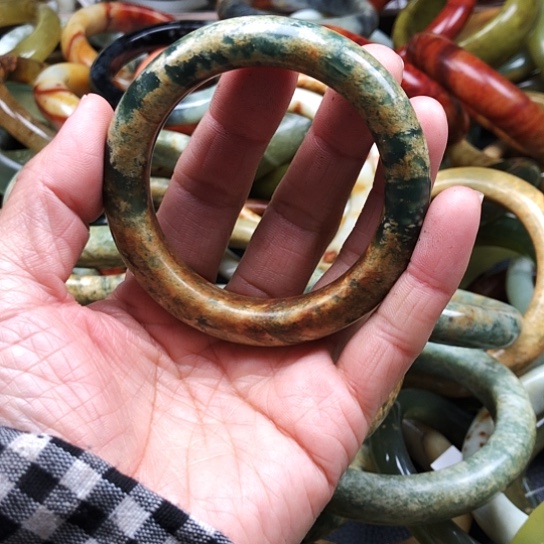 蛇纹石玉手镯未镶嵌迷****