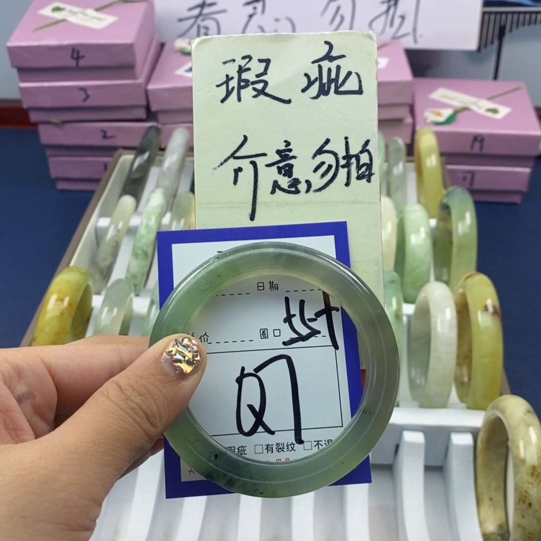 蛇纹石玉手镯未镶嵌