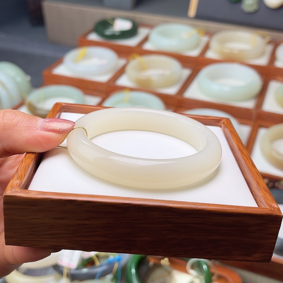 和田玉未镶嵌手镯53.2