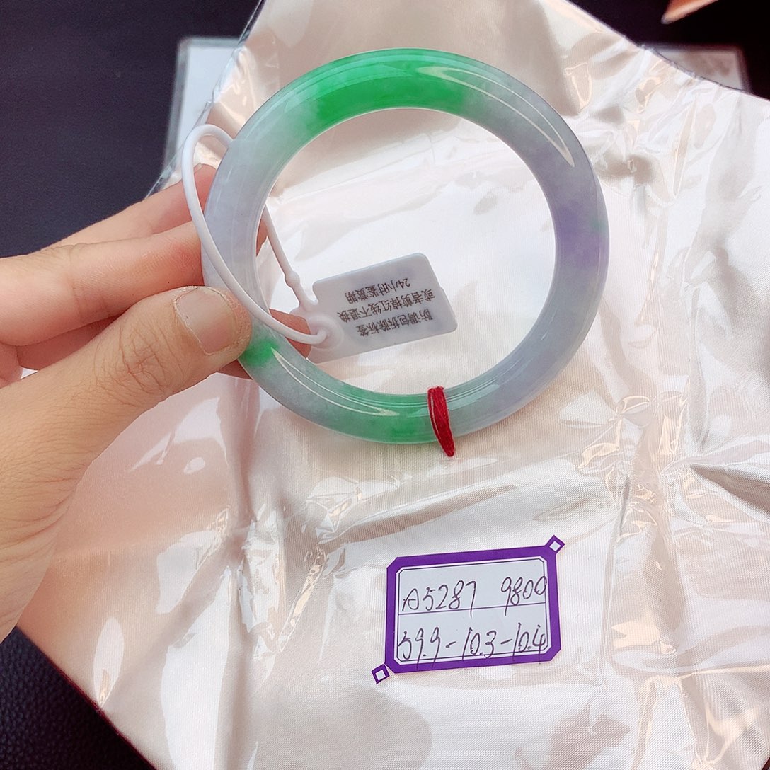 翡翠手镯未镶嵌翡翠