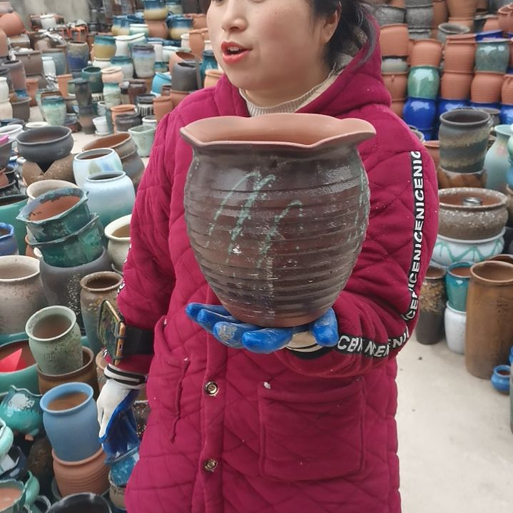 红陶瑕疵一个盆子。。