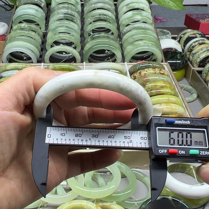 蛇纹石玉未镶嵌手镯32