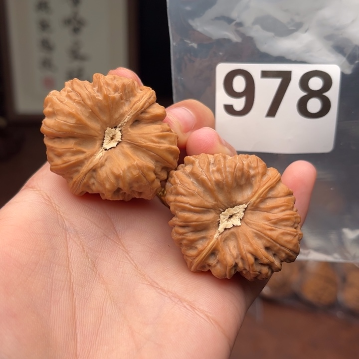 文玩核桃吊坠凹底36
