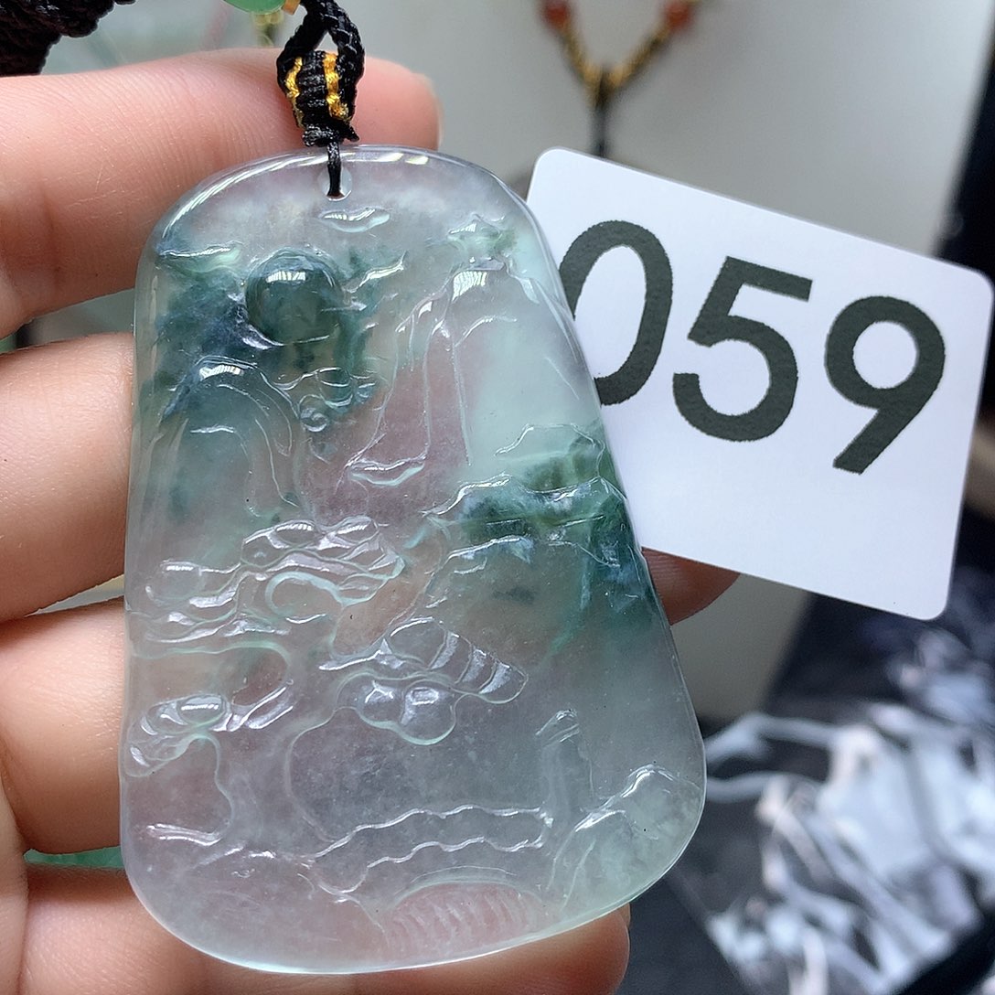 翡翠吊坠(赠链)未镶嵌