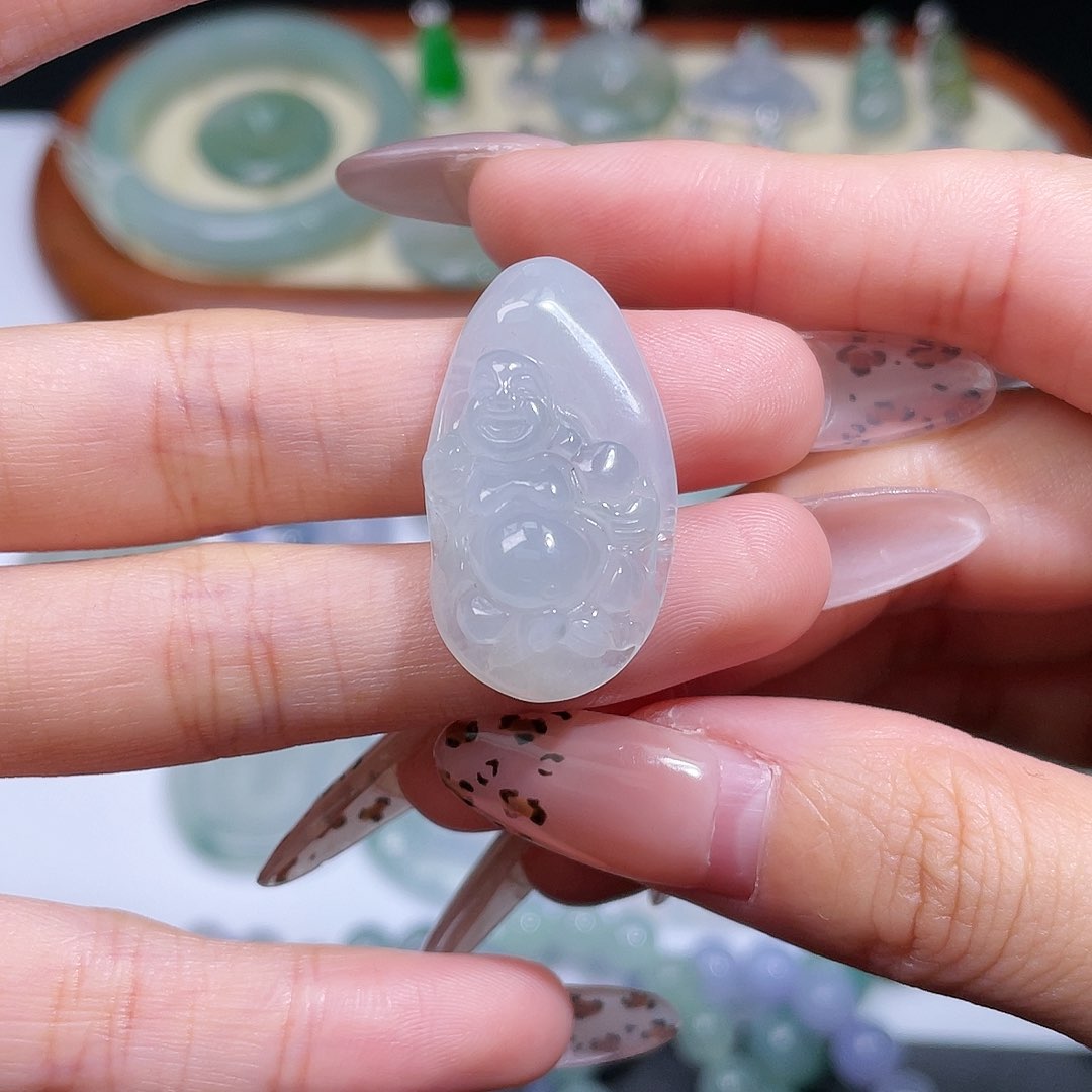 翡翠颈饰未镶嵌佛