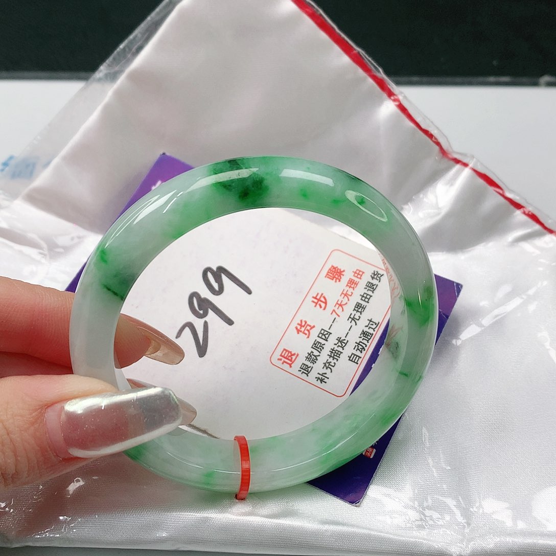 翡翠手镯未镶嵌翡翠手镯