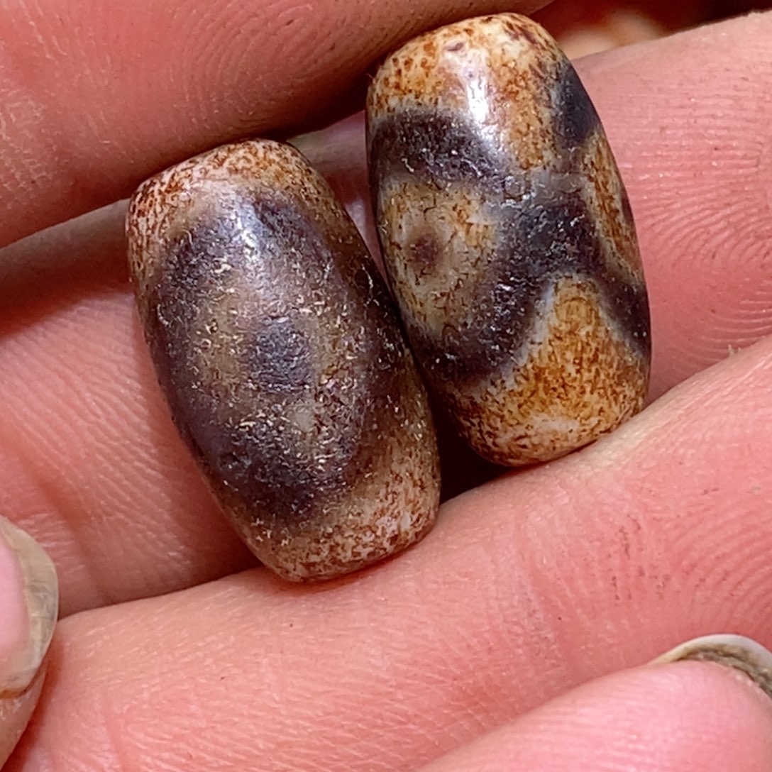 DIY琉璃珠子的颜色是蓝色和白色