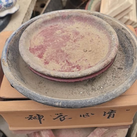 在***…石湾陶瓷接水盘3个
