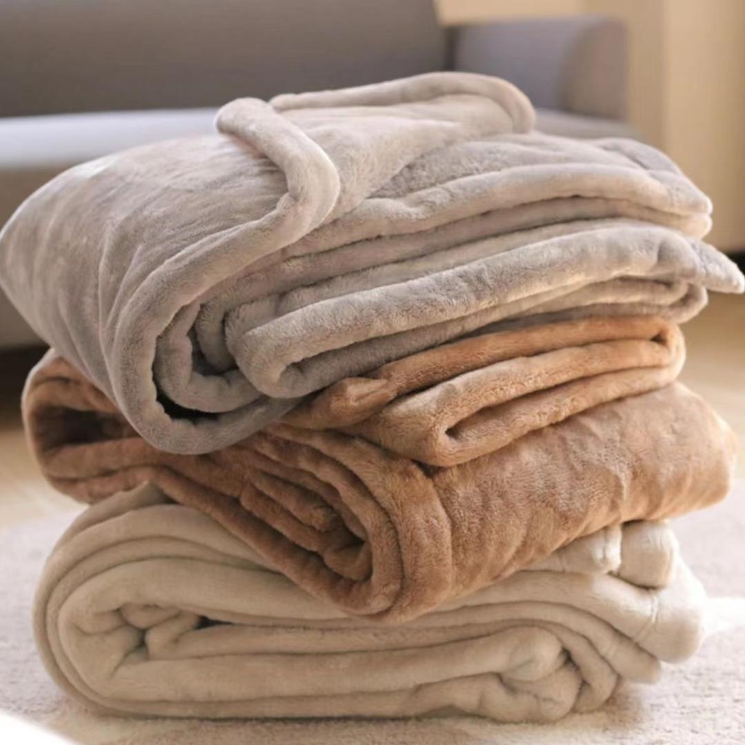 多功能法兰绒毯加厚午睡毯柔软保暖毛毯办公室沙发单人毛毯个护