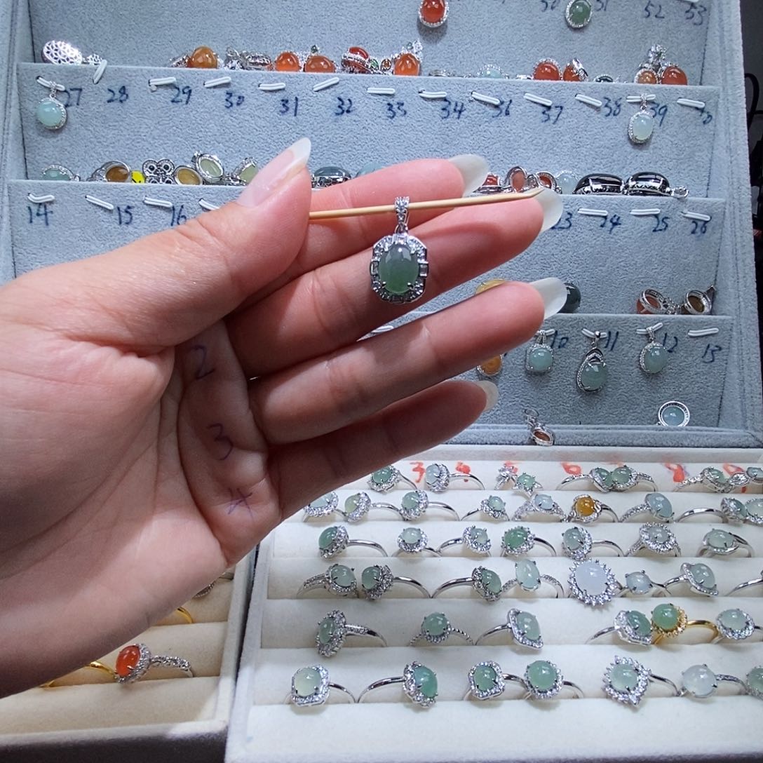 细***粒翡翠未镶嵌戒指缅甸