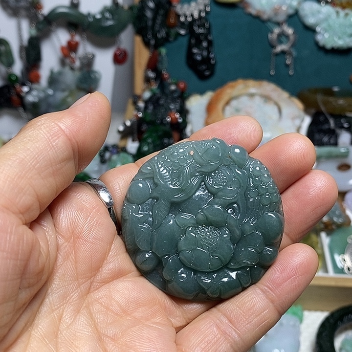 翡翠未镶嵌吊坠(赠链)