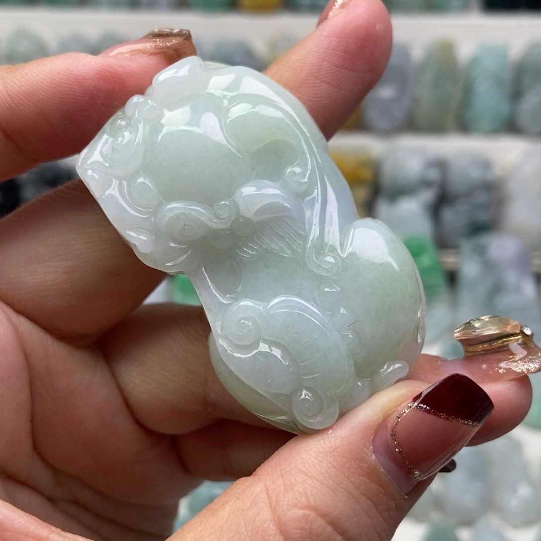 翡翠吊坠(赠链)未镶嵌