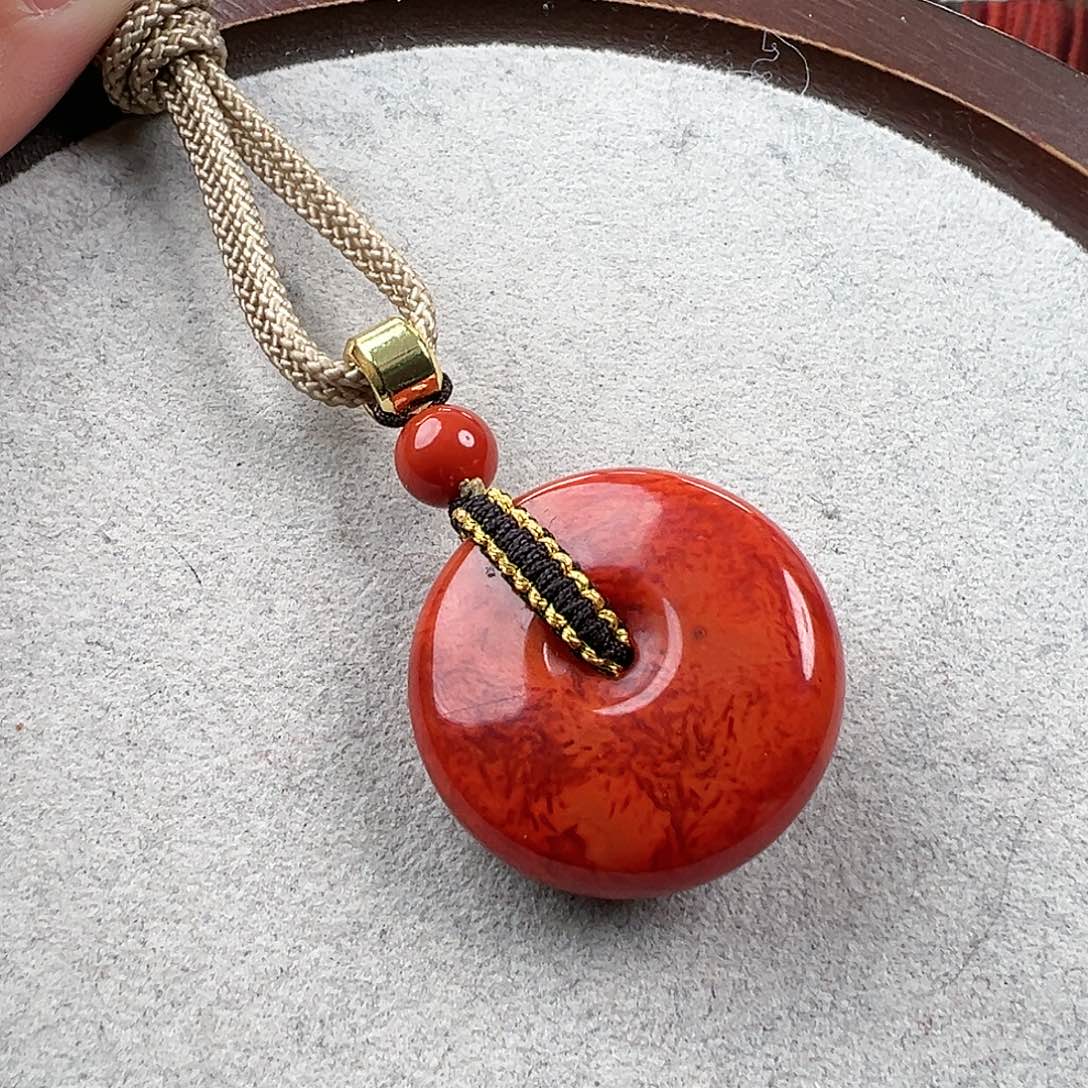 南红玛瑙吊坠未镶嵌