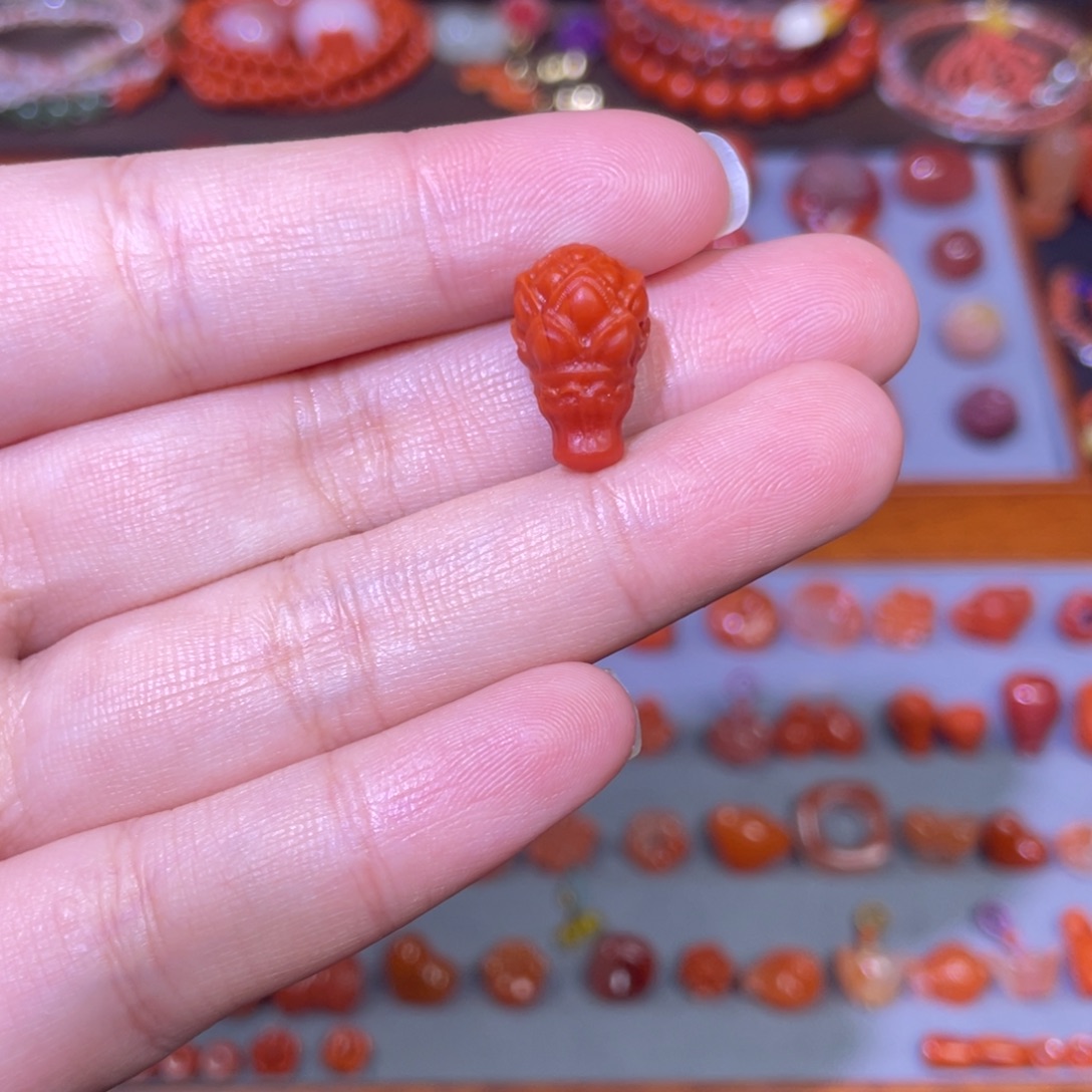 南红玛瑙未镶嵌莲花三通卡10.2长16.3