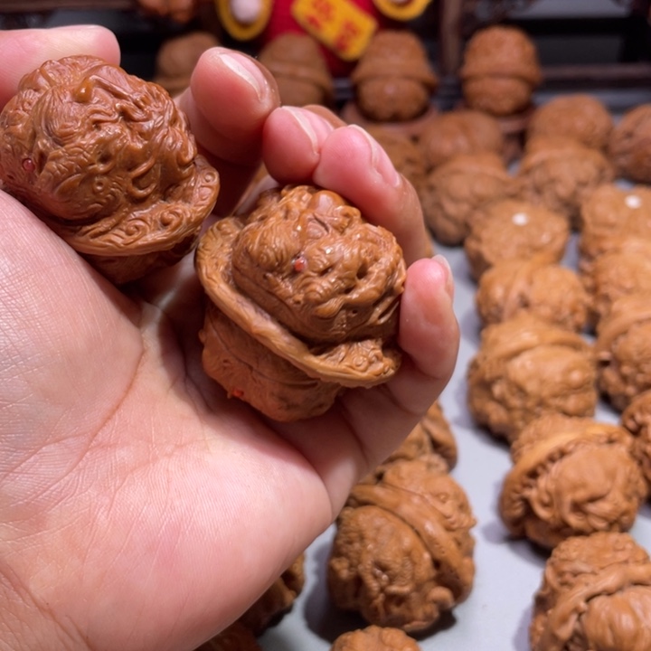 戰**天蛤蟆头雕刻的金蟾