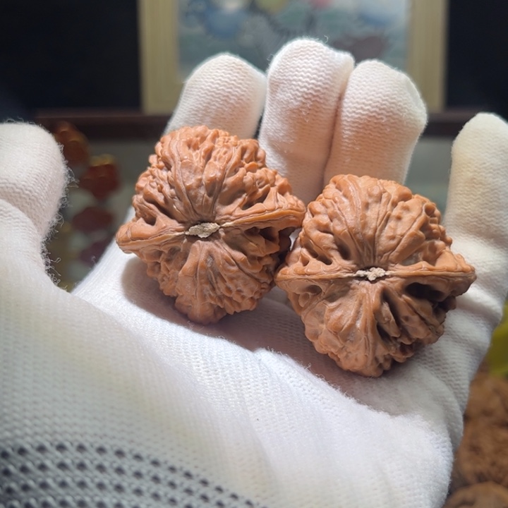 德***家文玩核桃吊坠牡丹