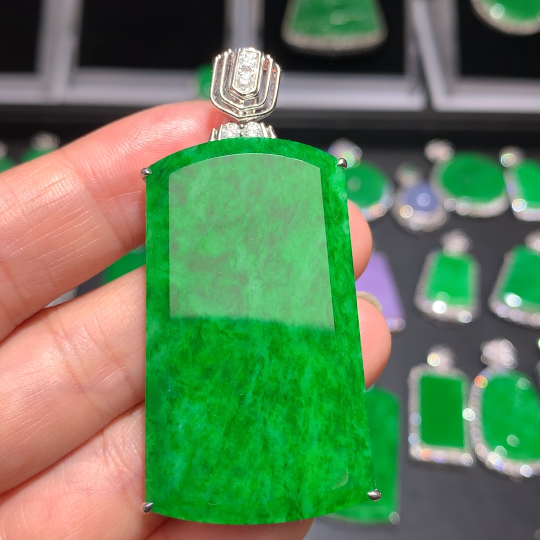 翡翠颈饰18K金镶嵌杨**兴翡翠