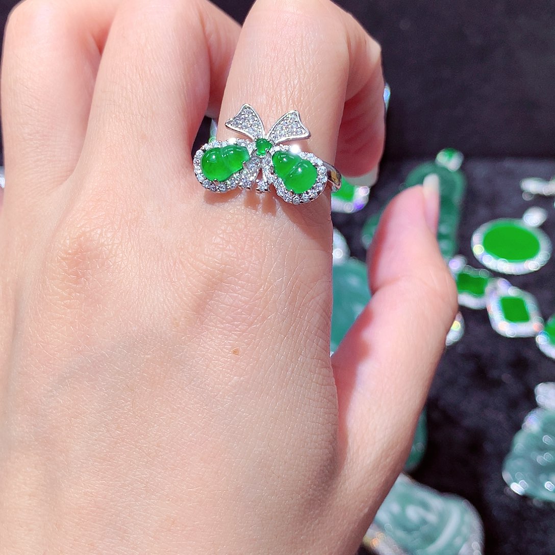 【闪购商品】翡翠吊坠(不含链)未镶嵌