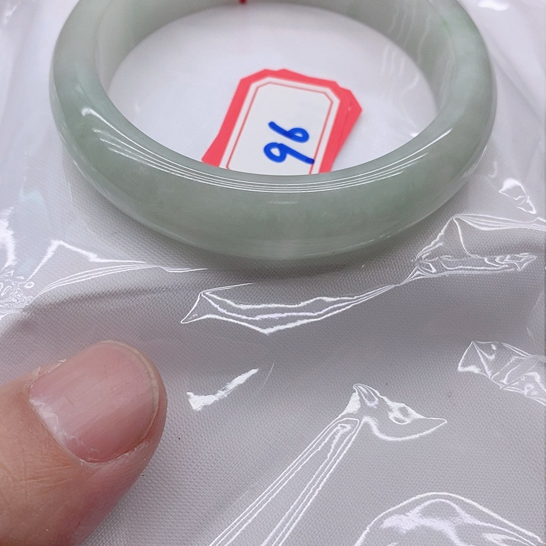 翡翠手镯未镶嵌怎***雨966666666