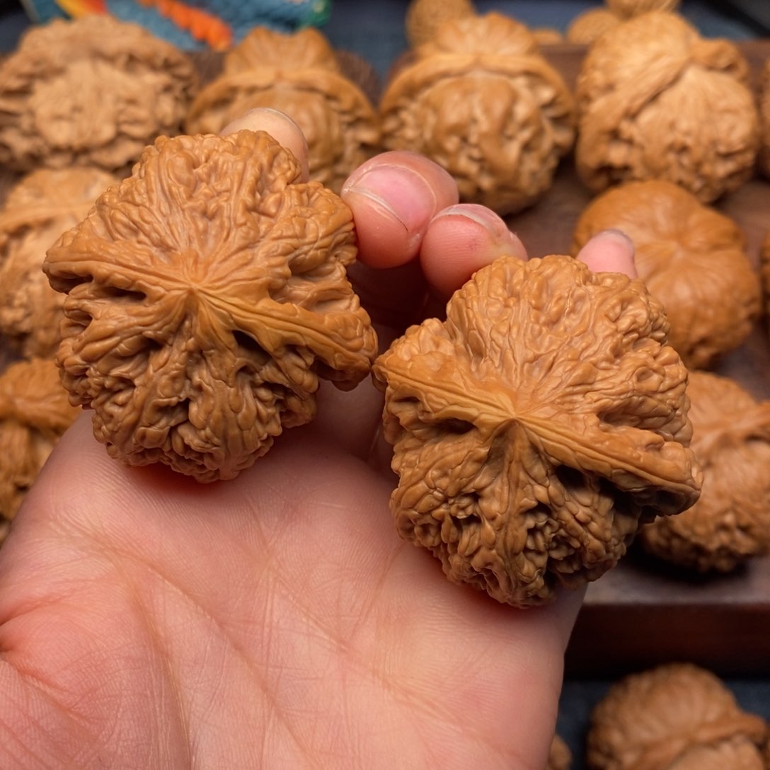 文玩核桃把件42精品球筋，大克重50克，又圆又沉